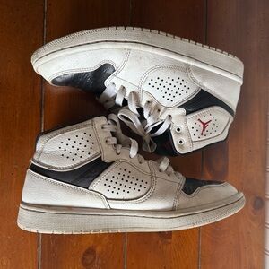 Kid’s Air Jordan Jumpman Black and White Trainers Sneakers